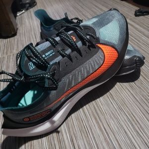 NIKE ZOOM GRAVITY (BLACK/BLUE)